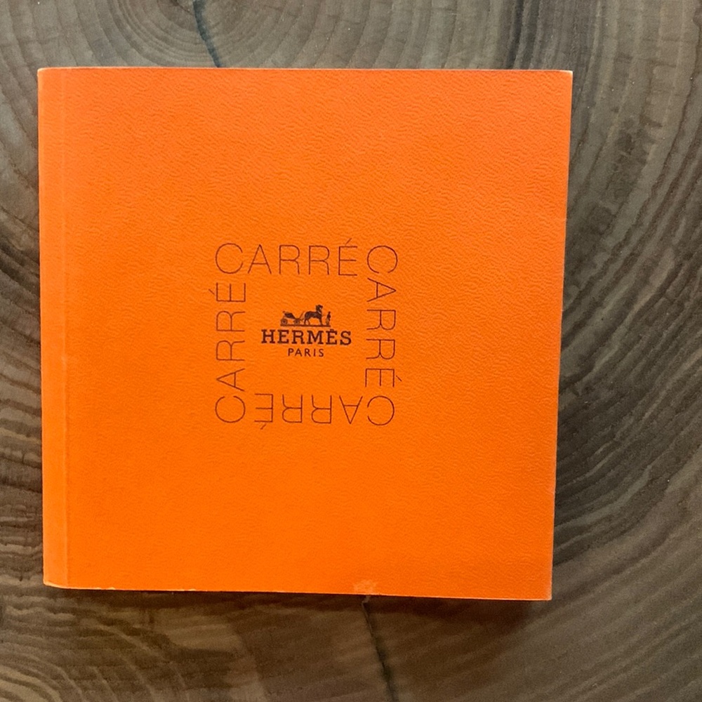 Hermès Carré Scarf Tying book